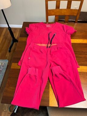 Figs Technical Collection Scrub Set in Hot Pink, large top/ medium pants